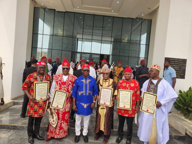 SOLUDO URGES PEACE AS SIX MONARCHS RECEIVE CERTIFICATES IN AWKA