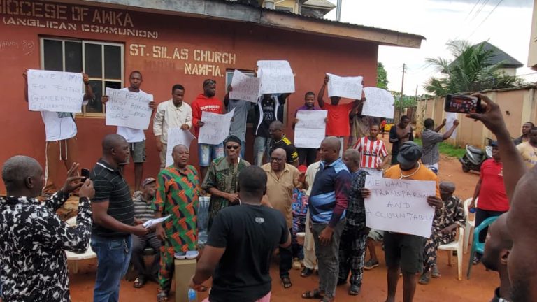 ELDERLY RESIDENTS, YOUTHS PROTEST ALLEGED UNAUTHORISED LAND SALE IN NAWFIA PROTESTERS DEMAND PROBE INTO SALE