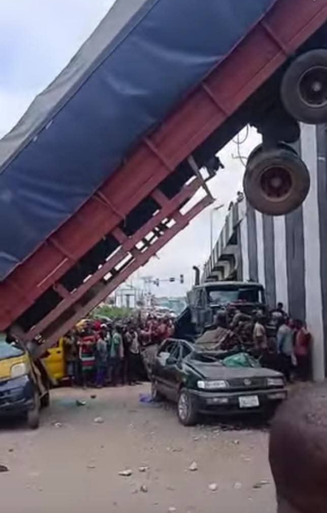 DISASTER AVERTED AS TRUCK PLUNGES FROM NKPOR FLYOVER