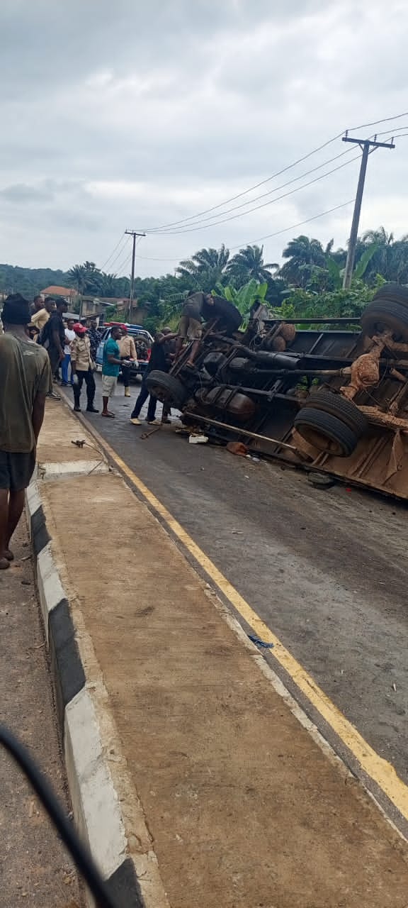 THREE KILLED, FOUR INJURED AS TRUCK BURSTS INTO FLAMES IN ANAMBRA
