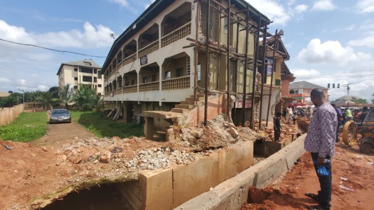 ANAMBRA DEMOLISHES OVER 200 ILLEGAL SHOPS IN OZUBULU, NNEWI