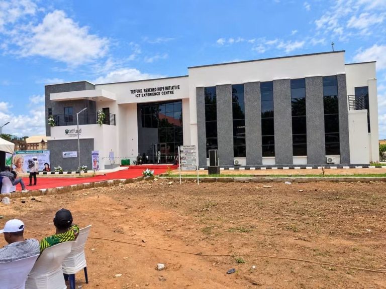 FIRST LADY INAUGURATES ICT EXPERIENCE CENTRE AT FEDERAL POLYTECHNIC OKO